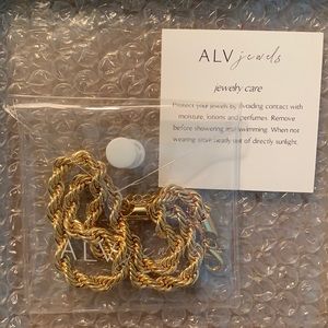 GOLD necklace. ALV JEWELS.